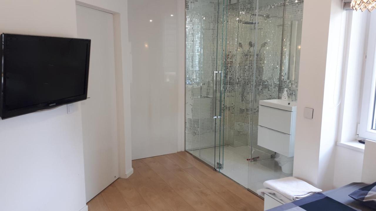 Luxury Apartment With Own Parking Chorzów Kültér fotó